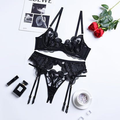 Ropa de mujer Ropa interior sexy bordada de malla de encaje de verano Conjunto de tres piezas con tirantes push up