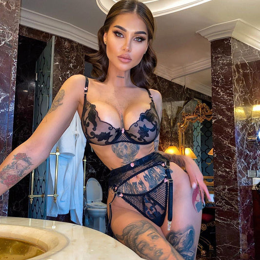Sous-vêtements sexy trois pièces en maille et dentelle avec nœud en dentelle pour fille