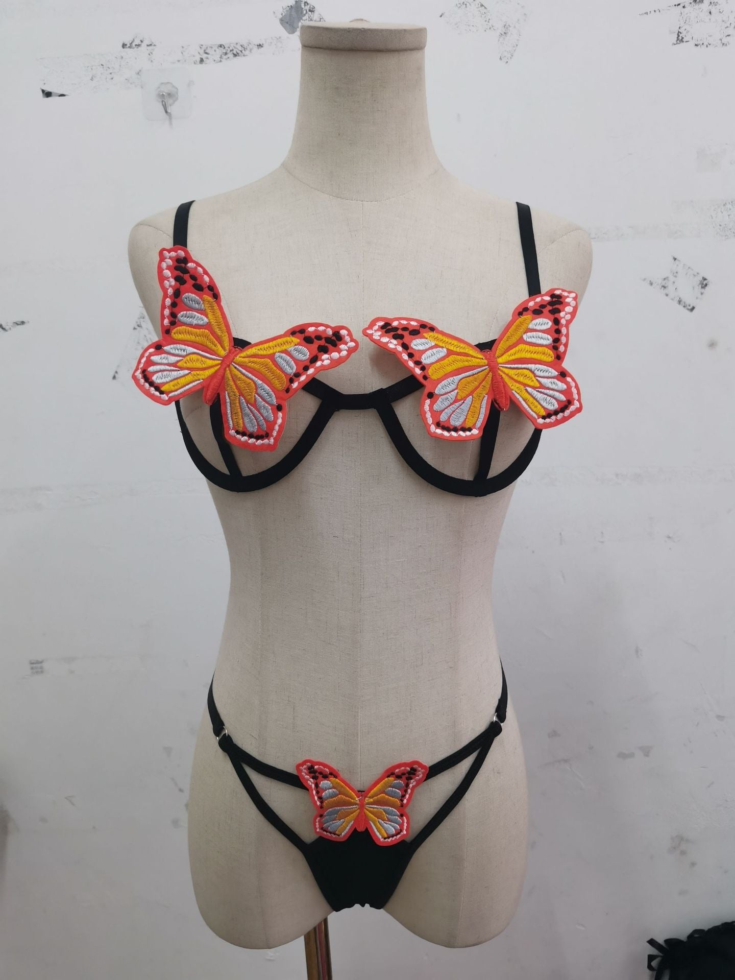Traje dividido sexy sin espalda con bordado de mariposa sexy