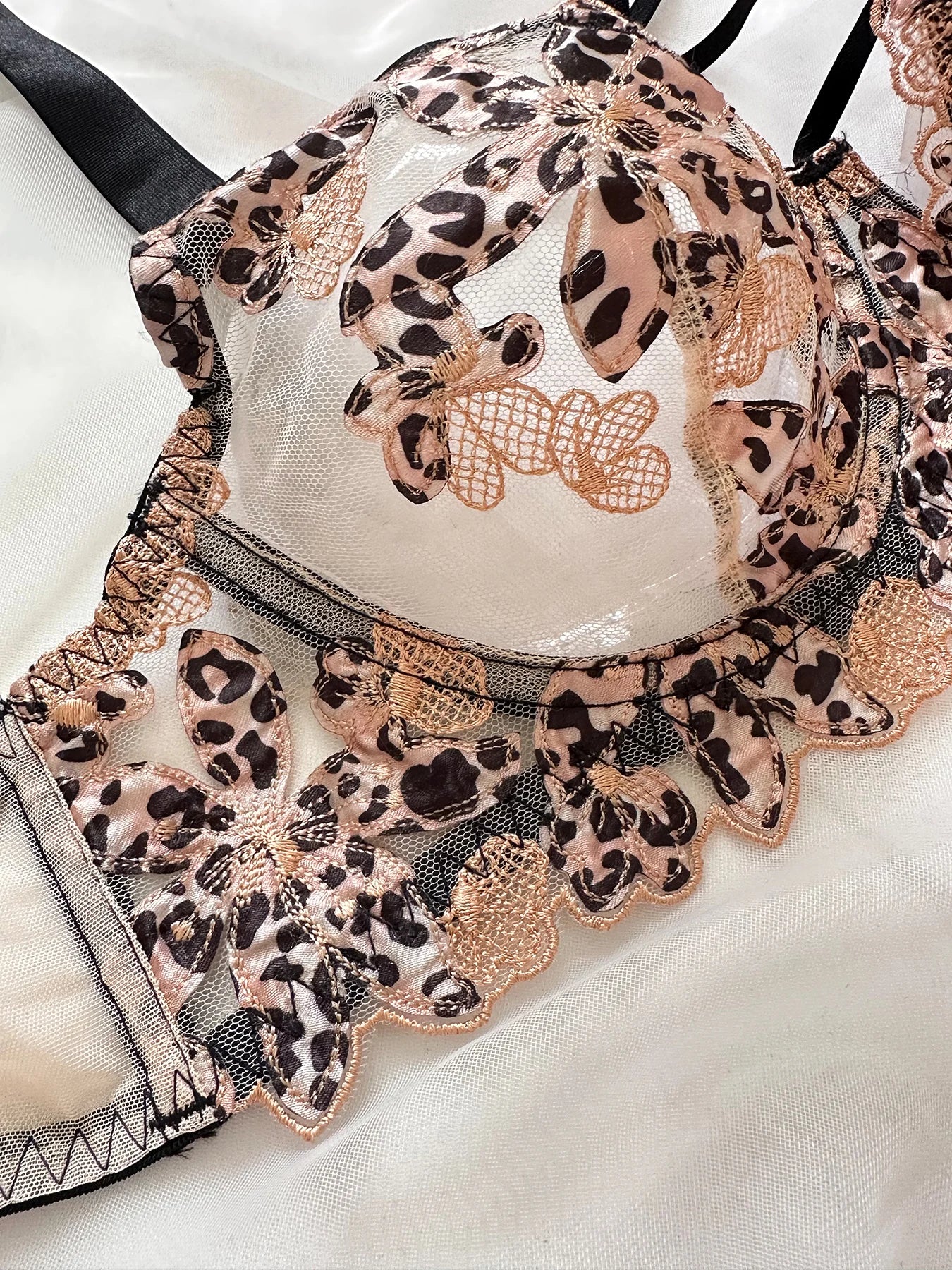 Lencería floral Ropa interior de encaje Trajes transparentes de Bilizna Traje de sujetador cruzado de buena calidad