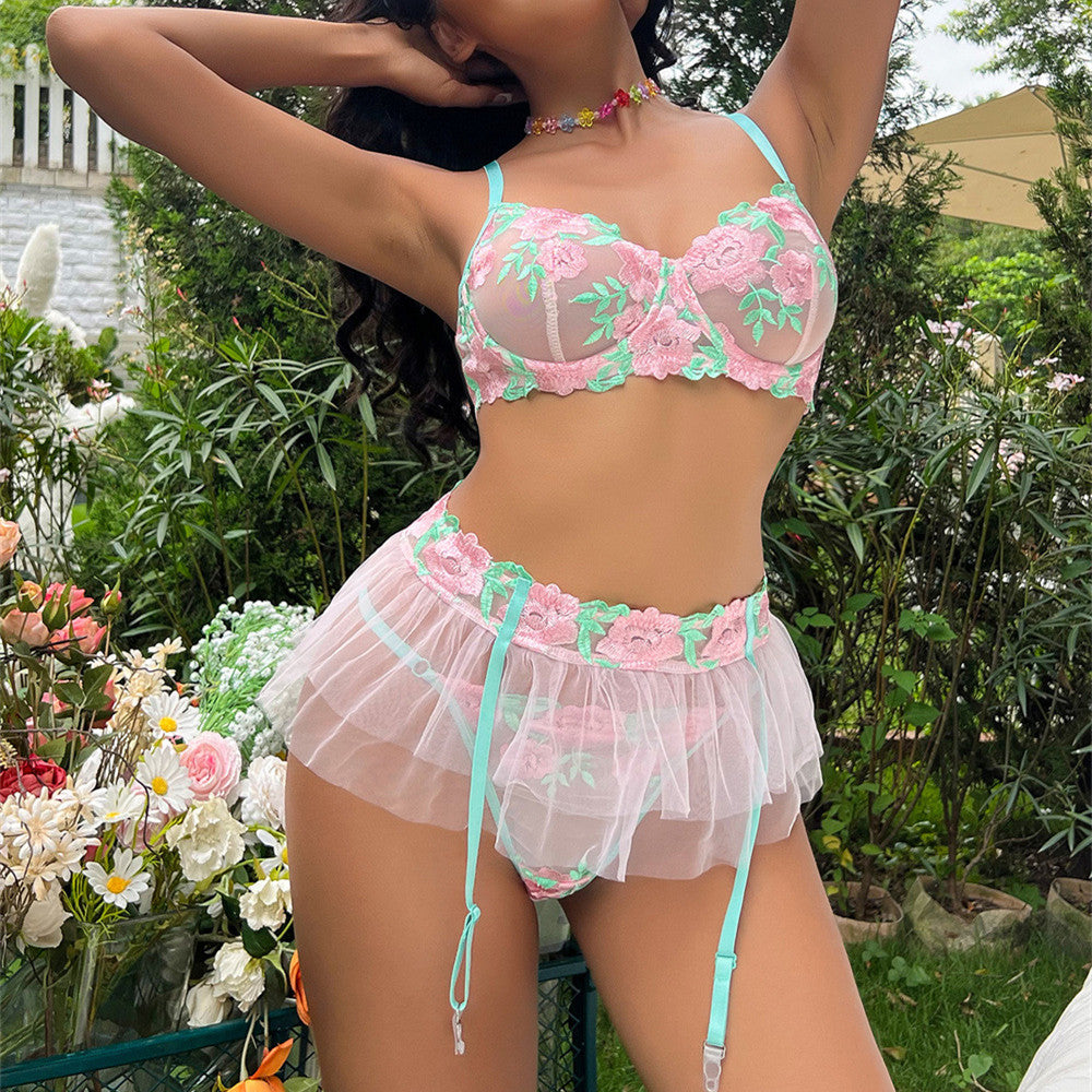 Conjunto de lencería de encaje bordado en contraste a la moda para mujer