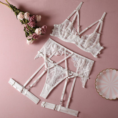 Ensemble de robe globale confortable avec soutien-gorge en dentelle blanche et ruban transparent