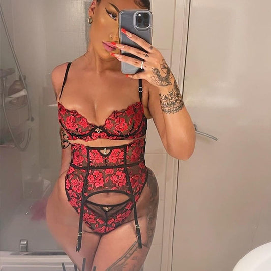 Ensemble de lingerie rouge en dentelle pour dames