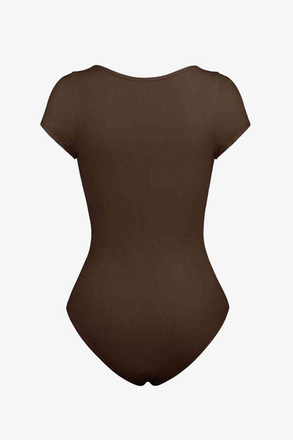 Body de manga corta con cuello redondo