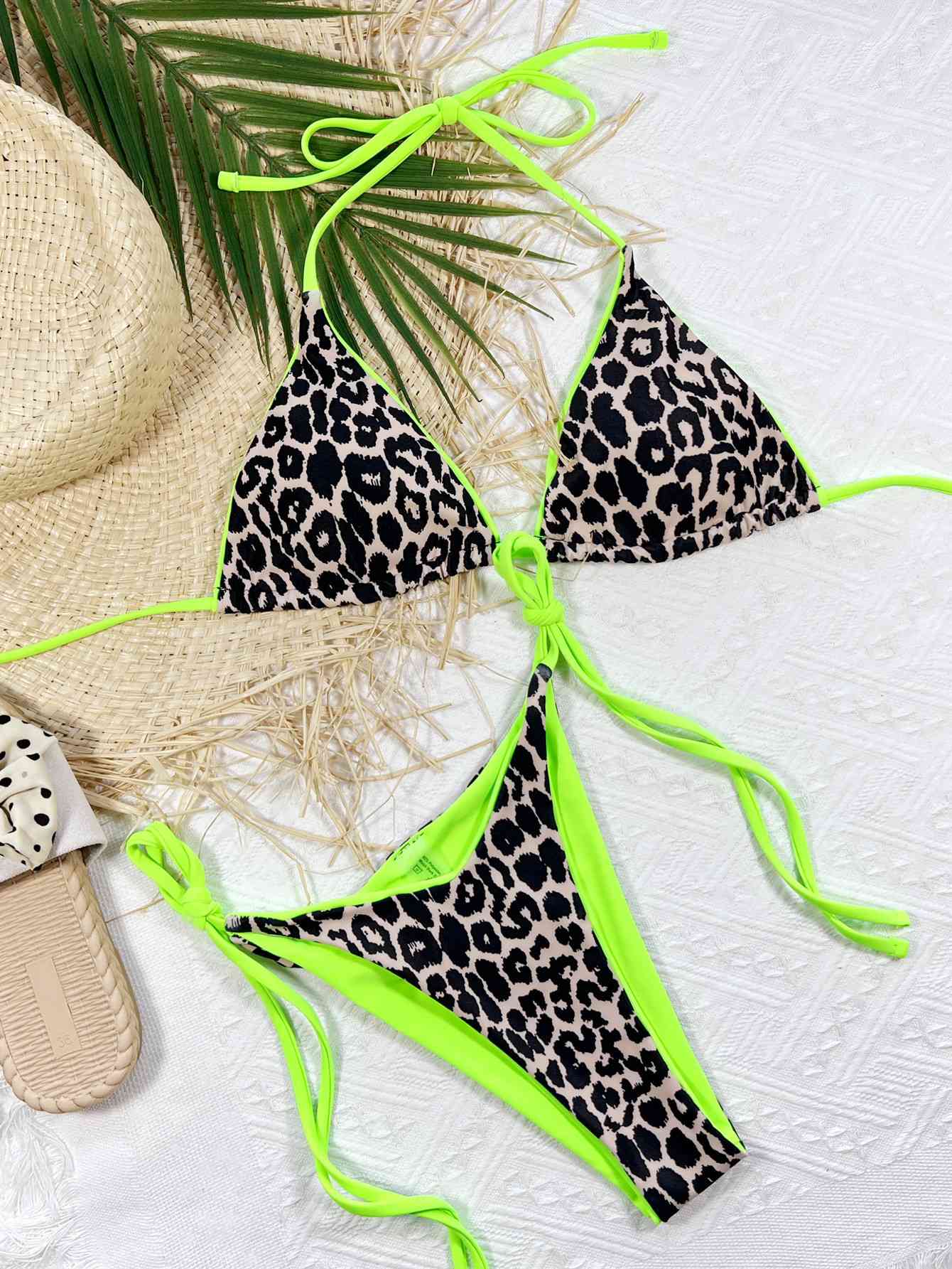 Ensemble de bikini imprimé léopard à col licou et noué sur les côtés