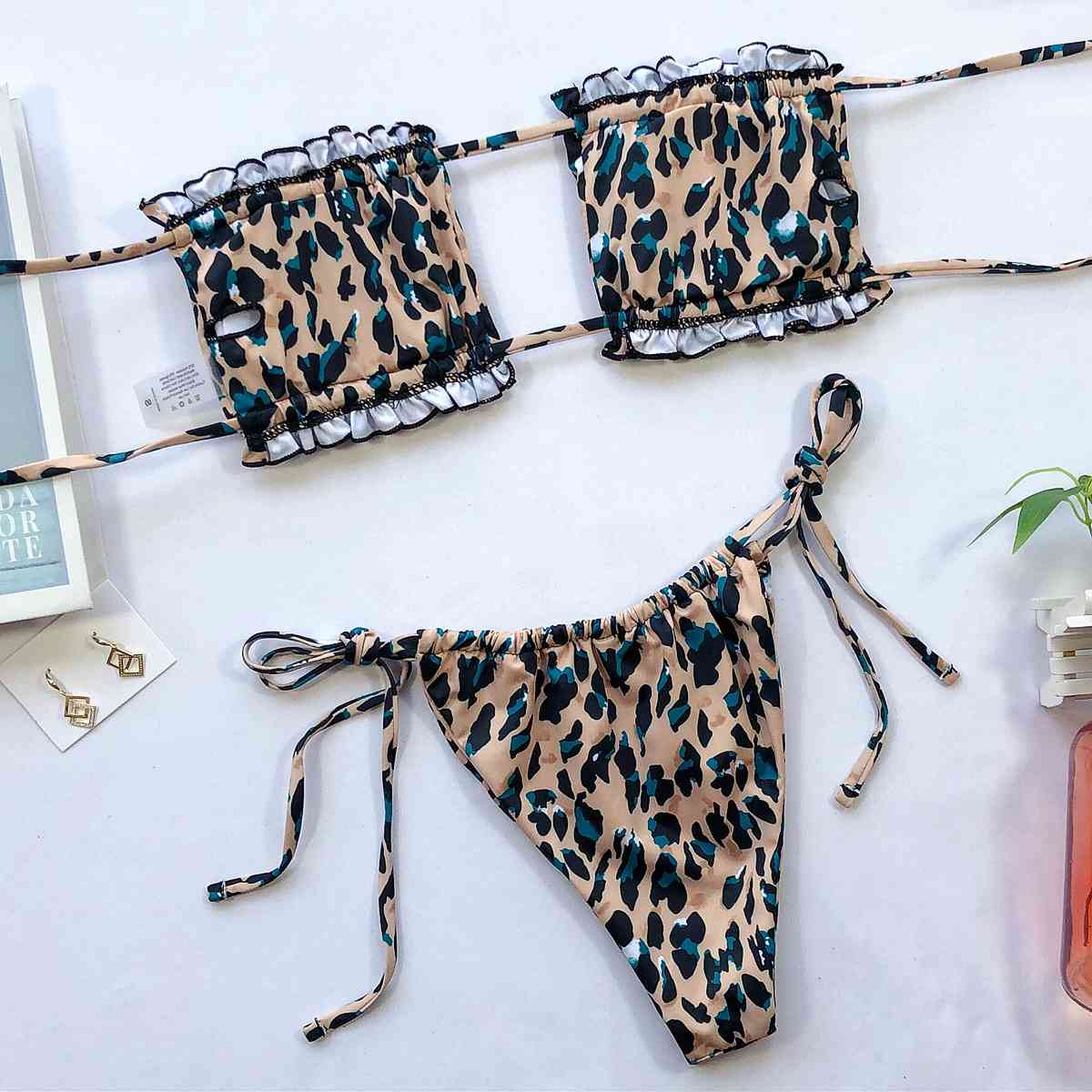 Ensemble de bikini froncé à volants